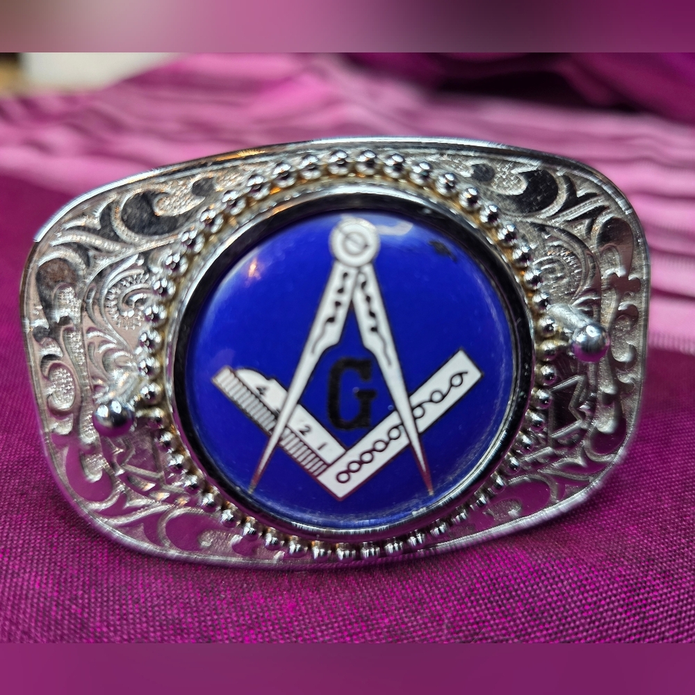 Silver Toned Belt Buckle With Masonic Round Coin Style Center